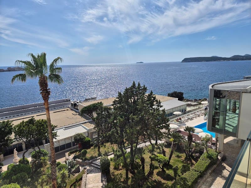 Royal Ariston Hotel